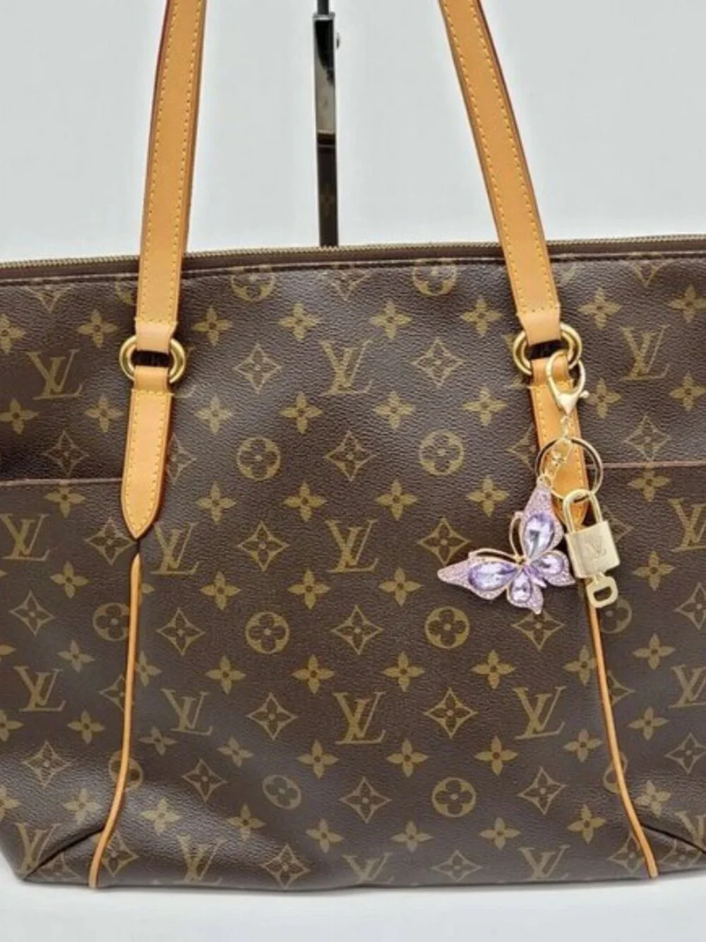 LV Gold Padlock Authentic 🔑 Luxury Bag Charm w/ Unbranded Butterfly Keychain